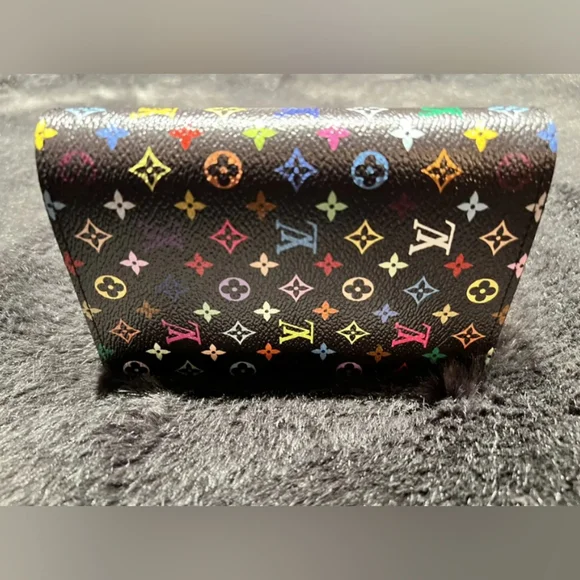 Louis Vuitton Passport Cover - Picture 4 of 8